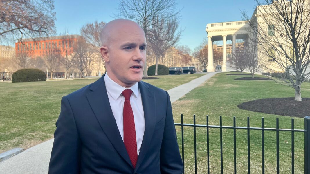 Coinbase CEO Armstrong Says He'll Hire 1,000 in U.S. as Crypto Tide Turns